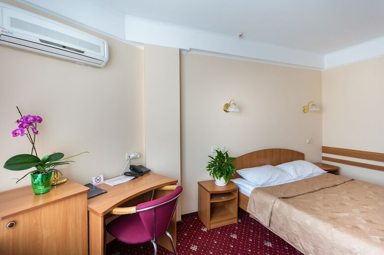 Tourist Hotel