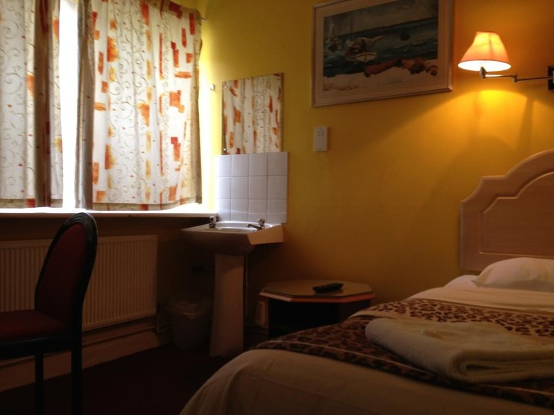 Bed & Breakfast Acton Town Hotel