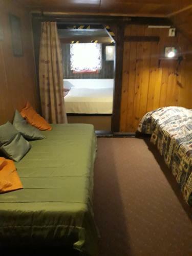 Hostal Guest House Leona