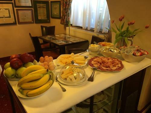 Hostal Pension Masonic House