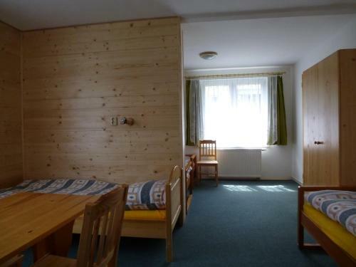 Hostal Ubytov�n� Ly?a?sk� ?kola