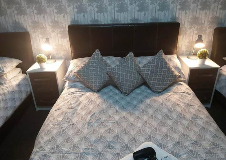 Hostal The Vale Hotel