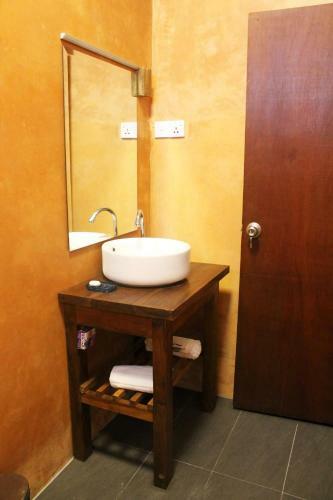 Hotel Coral Seas Beach Hikkaduwa