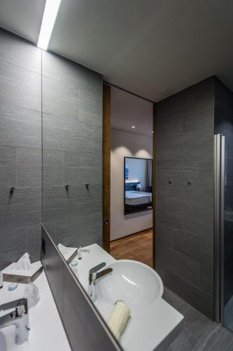 Hotel One66 (free Parking Garage)