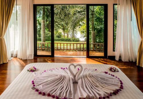 Lake View Baan Bua Villas By Railand