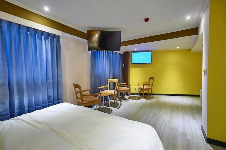 Lily Hotel