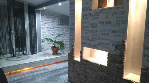 Stone City Apartment In Park Zone