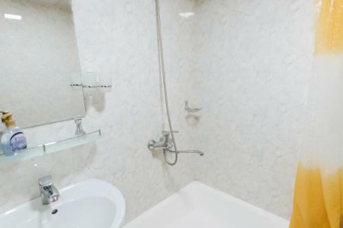 Hostal Trip.le Guest House