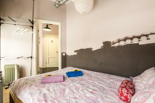 Hostel Whose Suitcase