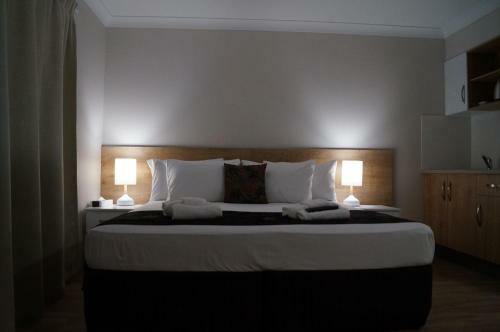 Castle Crest Motel