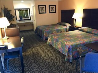 Hotel Rodeway Inn & Suites