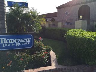 Hotel Rodeway Inn & Suites