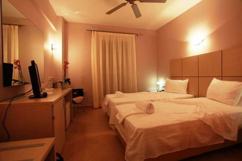 Hotel Maneas Beach