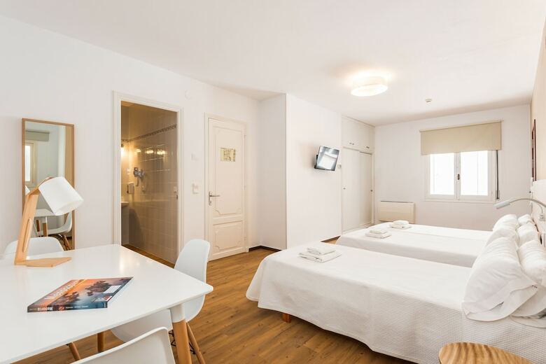 Hotel Jume Hostal