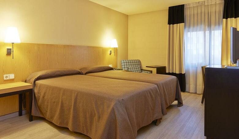 Hotel NH Pirineos