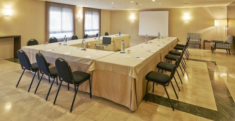 Hotel NH Pirineos