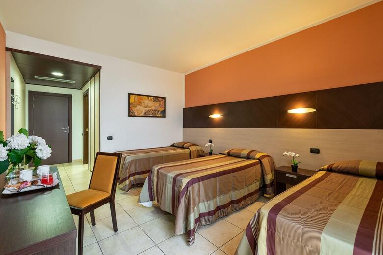 Record Hotel