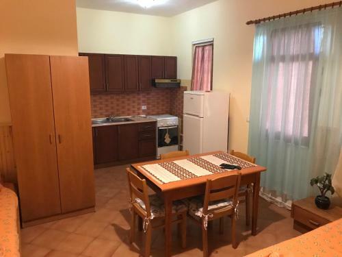 Hostal Guroal Apartments
