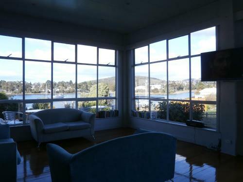 Waterfront Lodge Motel