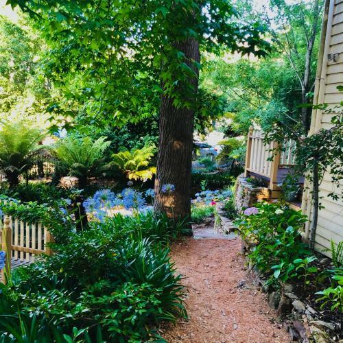 Aldgate Creek Cottage Bed And Breakfast