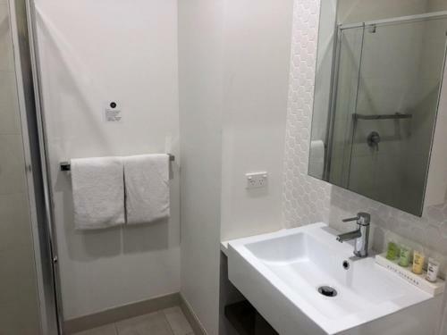 Whitehorse Apartments Hotel