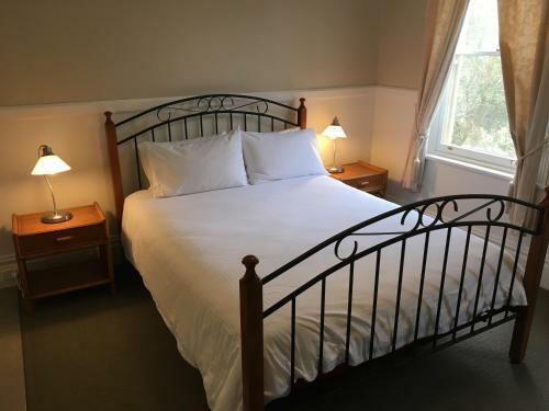Settlers Arms Hotel