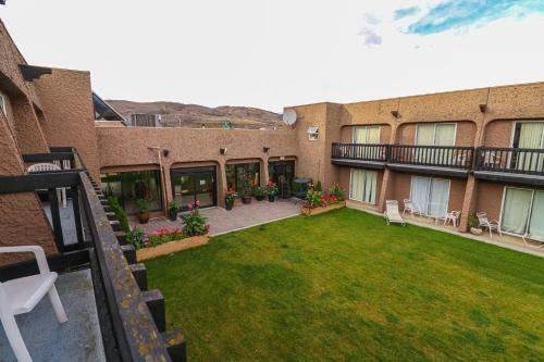 Riviera Village Green Hotel Complex