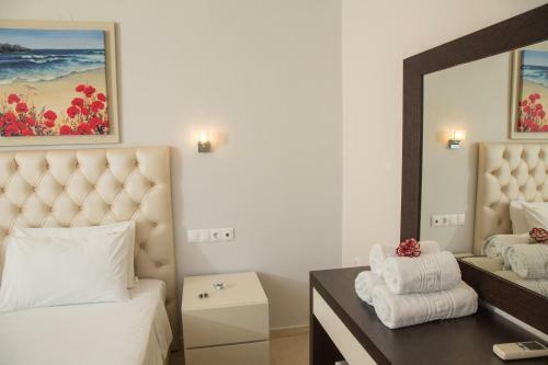 Brentanos Apartments - View Of Paradise