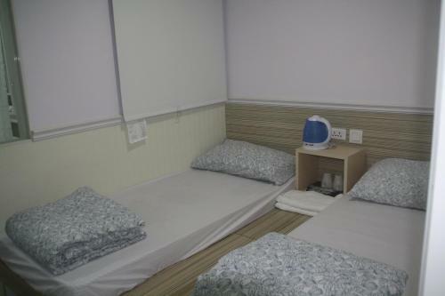Hostal K & B Hostel
