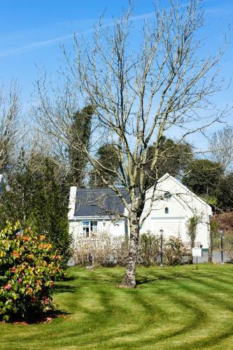 The Rose Garden Bed & Breakfast And Cafe