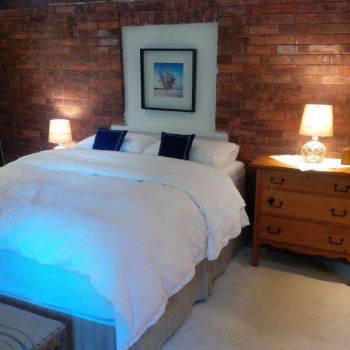 Picturesque School House Retreat