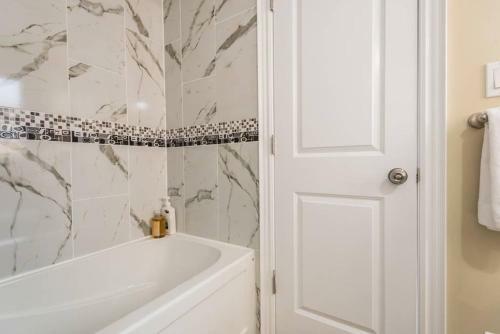 Hostal Toronto Downtown Comfortable Home