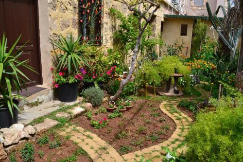 Bed & Breakfast Secret Garden Walled City