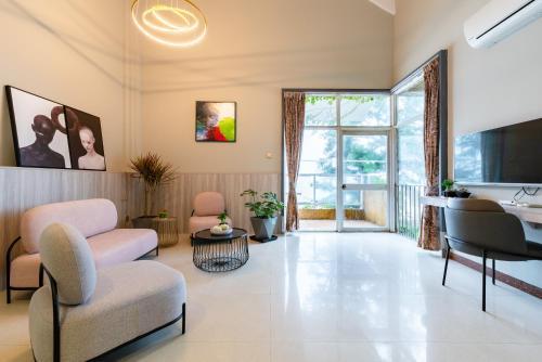 Wind & Moon Holiday Home