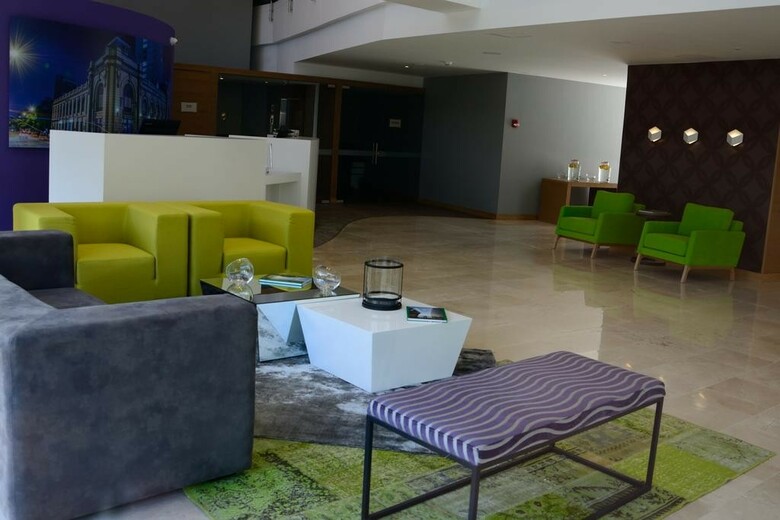 Lq Hotel By La Quinta Medellin