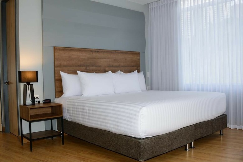 Lq Hotel By La Quinta Medellin