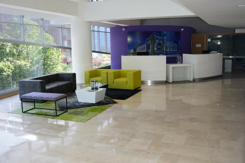 Lq Hotel By La Quinta Medellin
