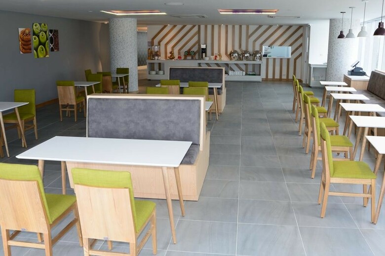 Lq Hotel By La Quinta Medellin