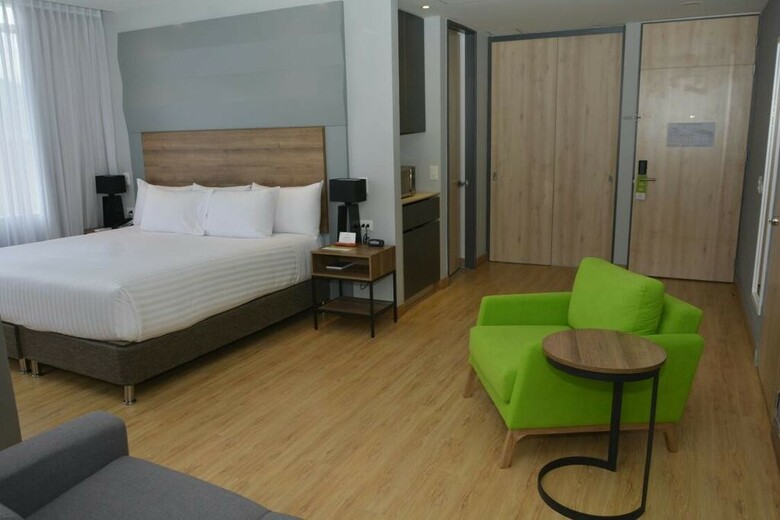 Lq Hotel By La Quinta Medellin