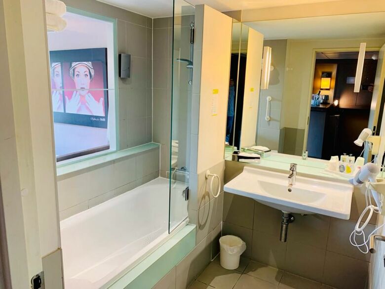 Standing Hotel Suites By Actisource