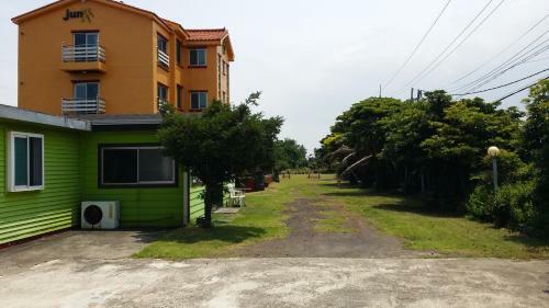 Jun House