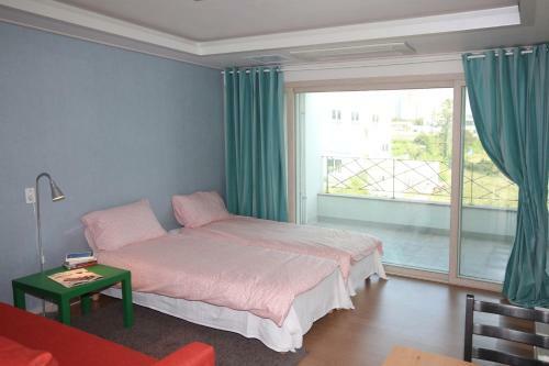 Hostal Ara Stay