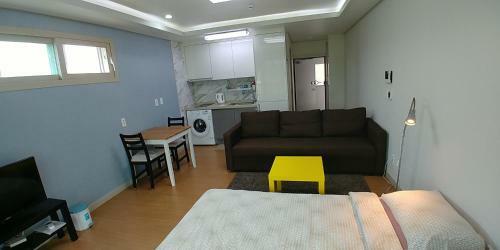 Hostal Ara Stay