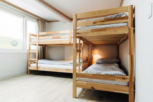 Hostal 10 Guesthouse