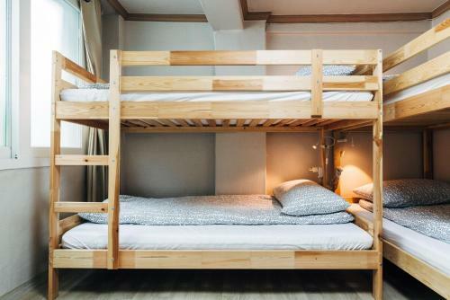 Hostal 10 Guesthouse