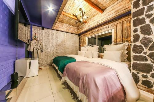 February Hotel Susung