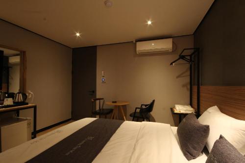 Hotel The May