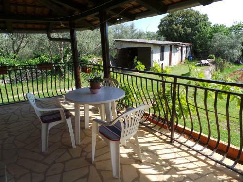 Apartment In Mali Vareski/istrien 8693