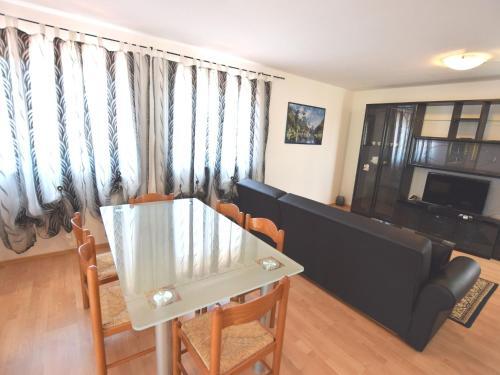 Apartment Holiday Apartment Zana