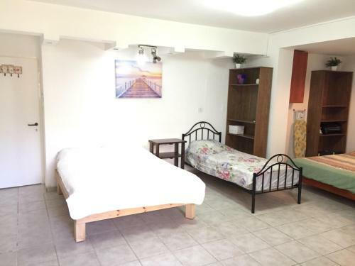 Hostal White City Beach Guesthouse